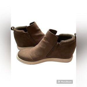 Madden Girl Women’s wedge sneakers 8.5 in brown